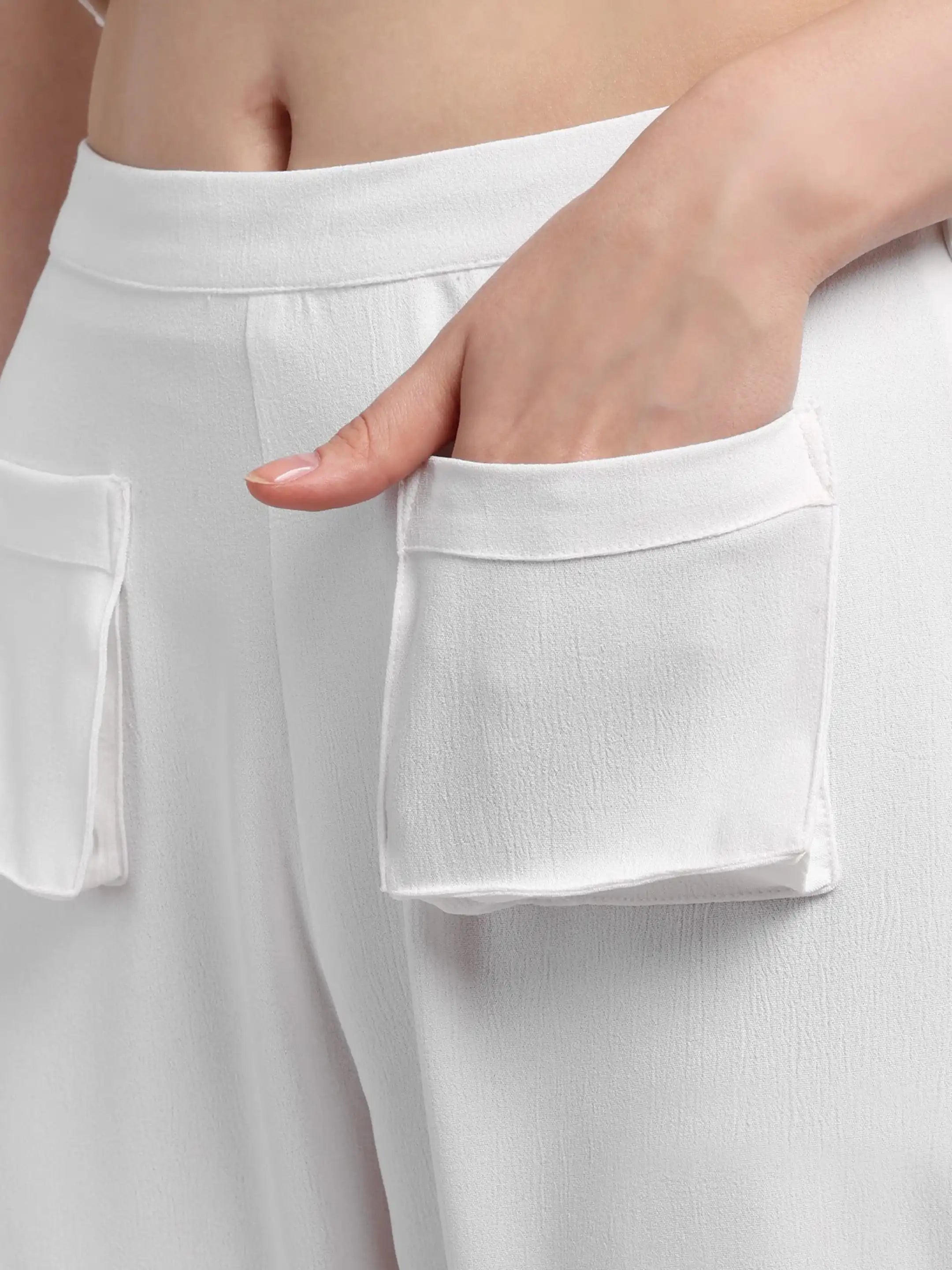Detailed Bow Co-ord - White